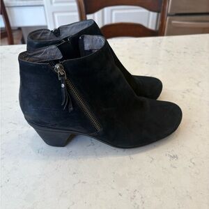 Obeo Black suede Ankle Booties, Sz 8.5